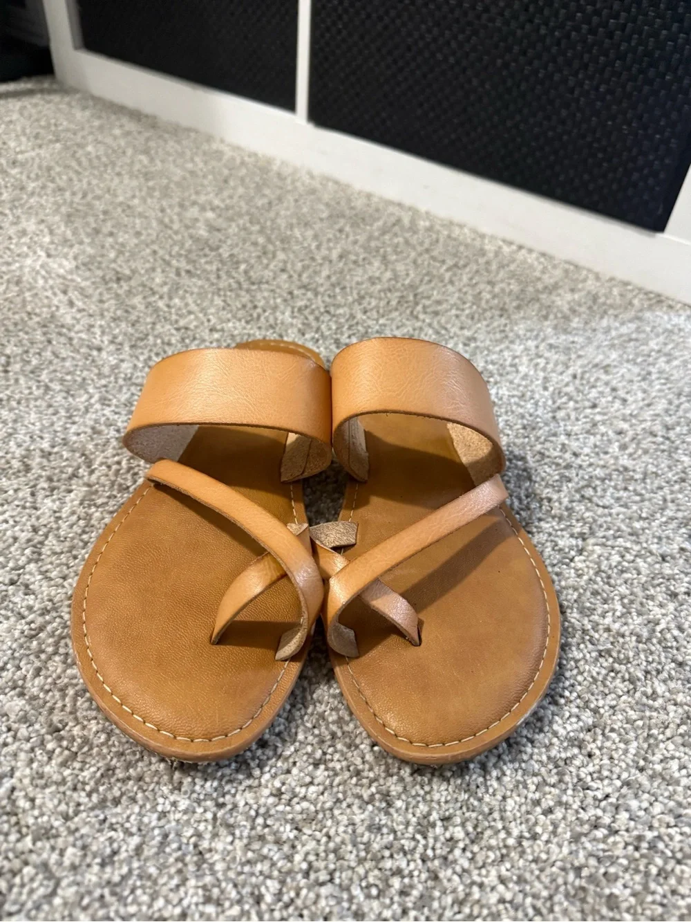 Women’s Tan Slide Toe-Loop Sandals